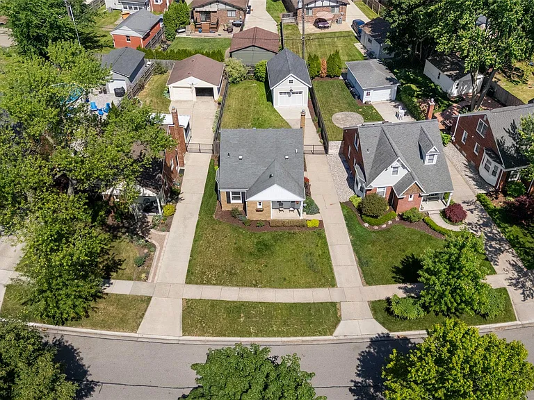 4420 Elmwood Ave — Photo 30