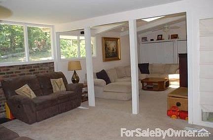 4th image of 8427 Halidan Dr