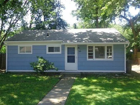 2 bed, 800 sqft, $1,300 — Photo 1