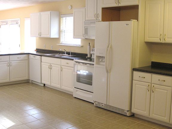 3rd image of 2041 Queenswood Dr