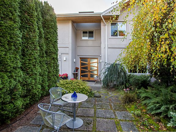 5th image of 4576 Point White Dr NE