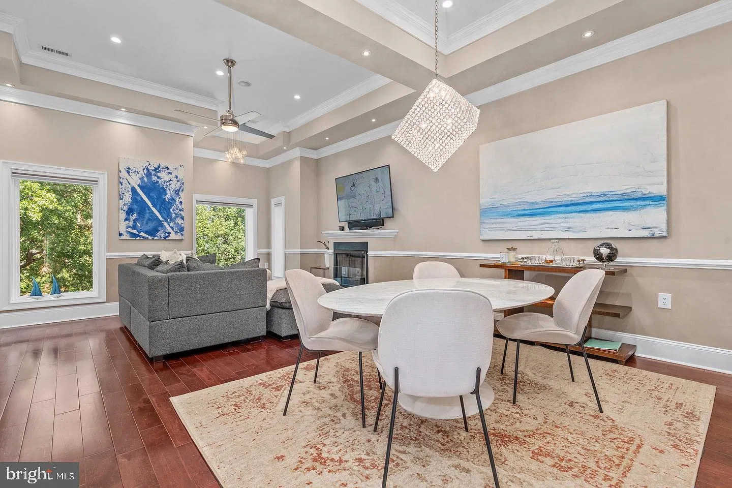 3 bed, 3.5 bath, 2462 sqft, $6,200 — Photo 3