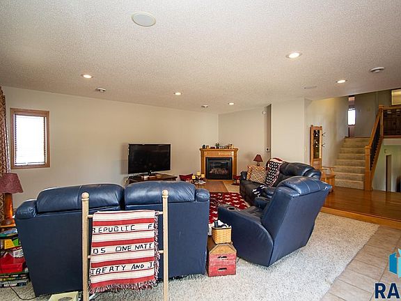 5th image of 46530 Highland Dr