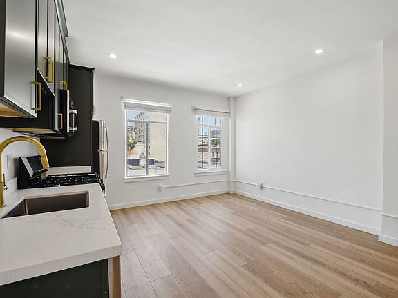 2nd image of 1700 Octavia St #606