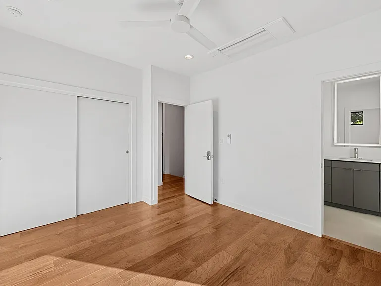 1915 Robbins Pl — Photo 18