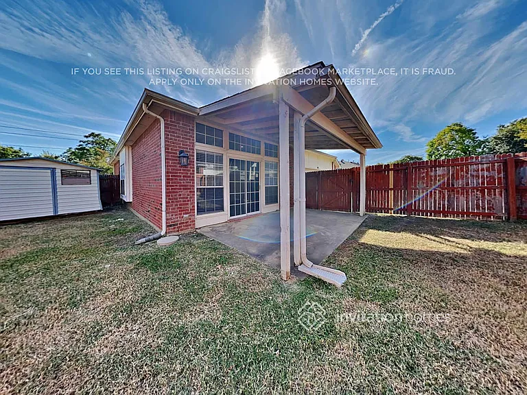 2060 Camelot Dr — Photo 17