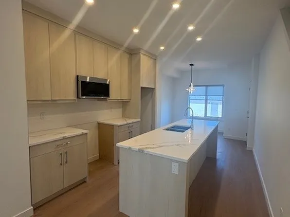 920 35th St SE, Calgary, AB