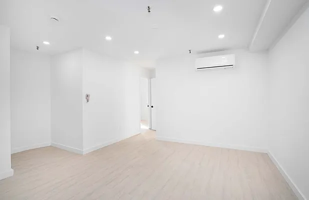 Rented by R New York | media 12