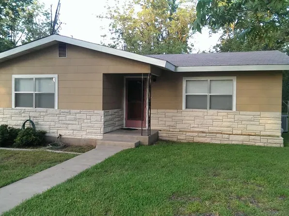 323 W Burbank St, Fredericksburg, TX 78624