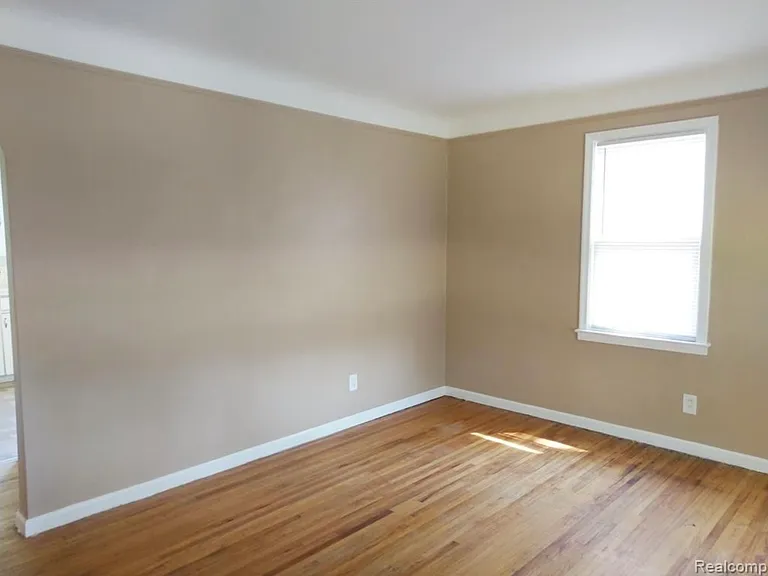 26370 Oakland St — Photo 2