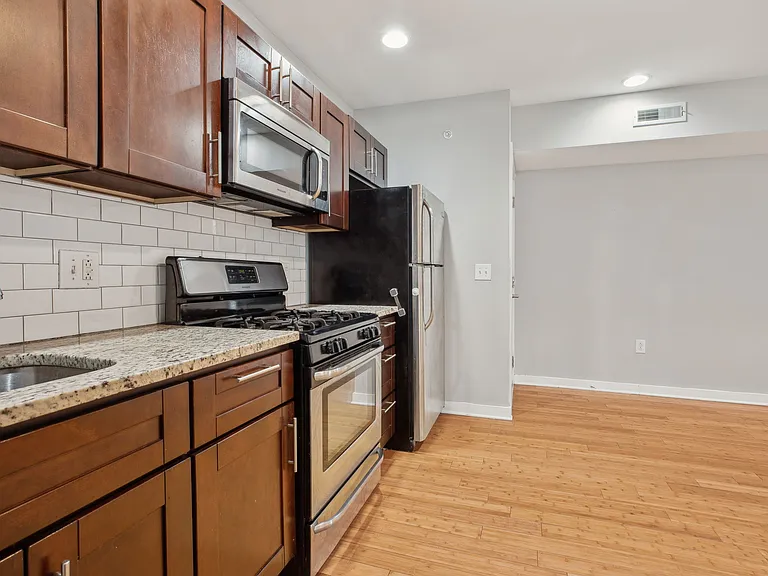 3044 Richmond St #7 — Photo 8