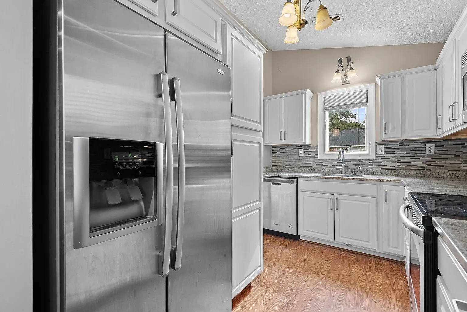 2 bed, 1115 sqft, $2,600 — Photo 2