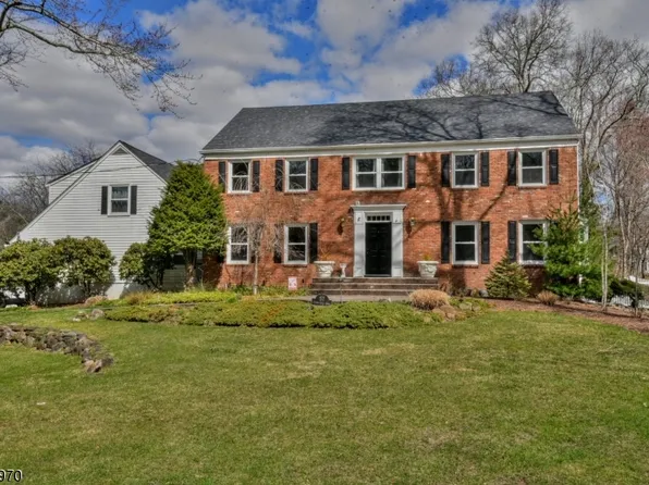57 Cider Hl, Upper Saddle River Boro, NJ 07458
