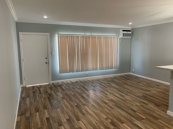 3rd image of 1028 N Mariposa Ave APT 205