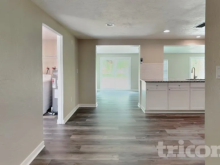 7330 Cass Cir — Photo 4