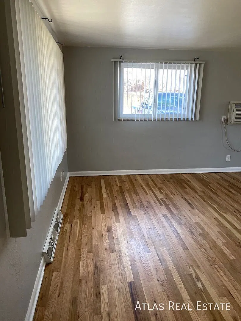 800 N Miller Ct — Photo 2