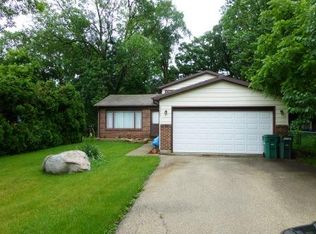 33063 N Valley View Dr, Grayslake, IL 60030