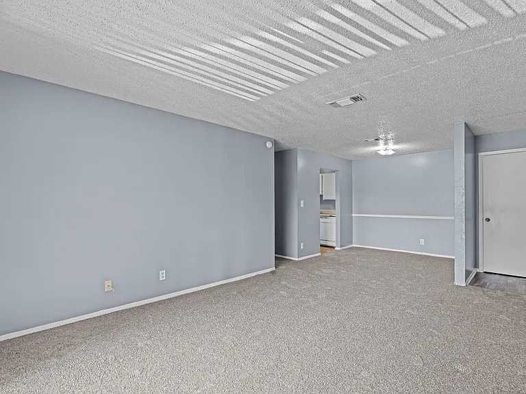 Creekside Apartments — Photo 30