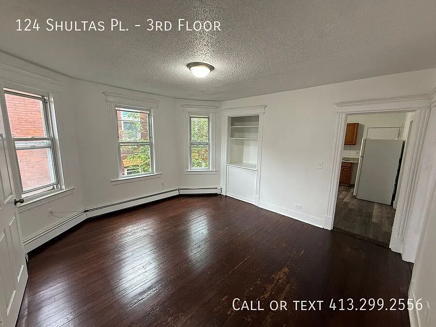 Spacious Three Bedroom Apartment Near Hartford Hospital! — Photo 1