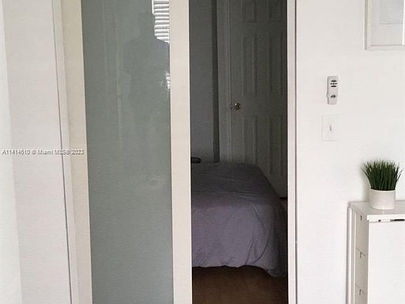 5th image of 1027 Euclid Ave #5