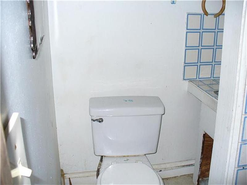 2nd image of 165 Woodlawn Ave