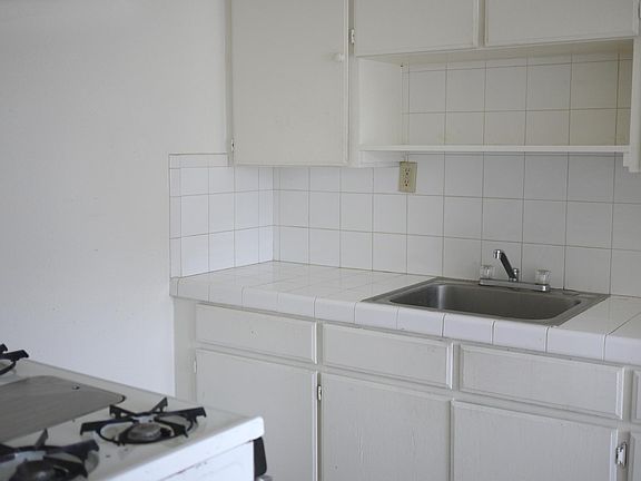 4th image of 821 N Vendome St APT 4