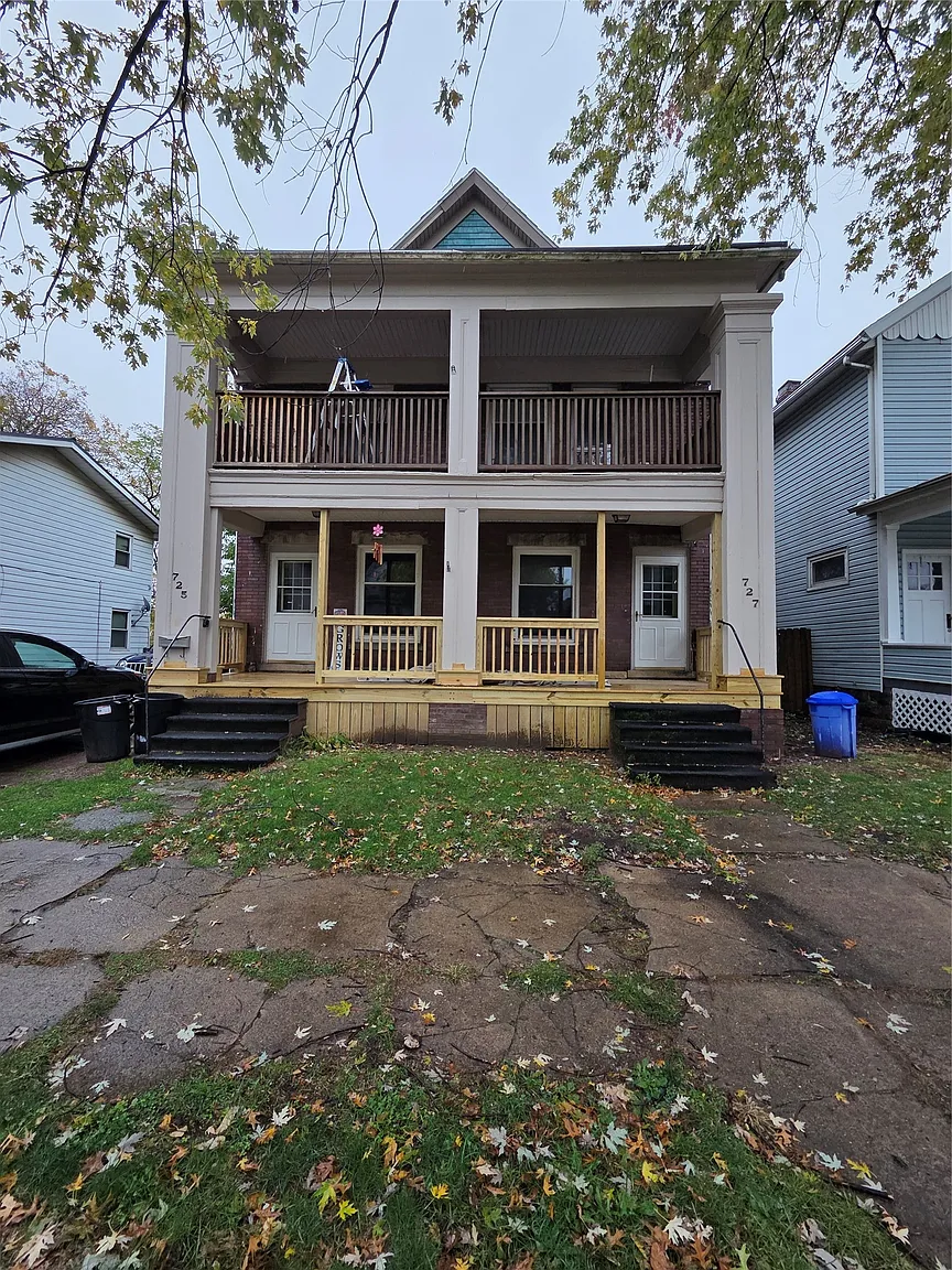 725-27 W 10th St photo 1