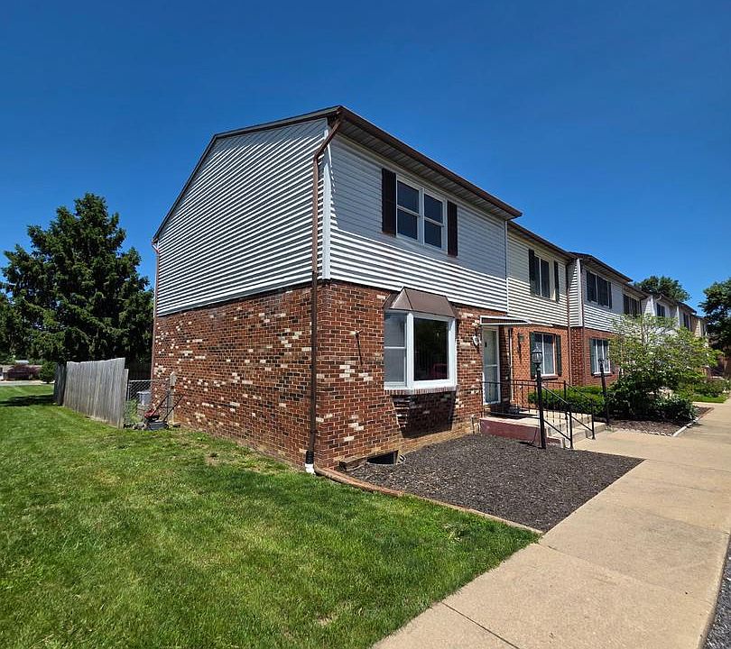 1st image of 916 Hilltop Dr