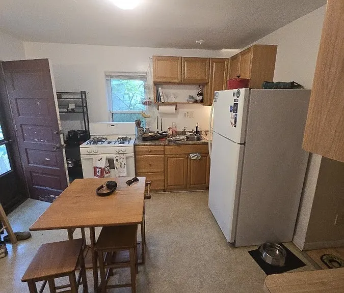 110 E Summit St — Photo 11