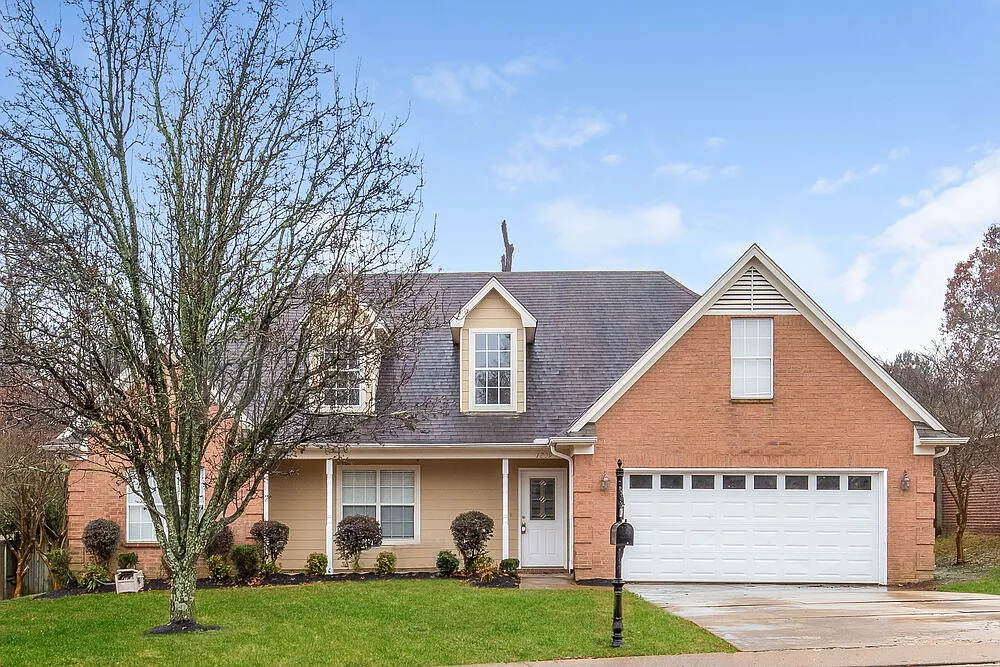 4 bed, 2.0 bath, 2020 sqft, $1,975 — Photo 1