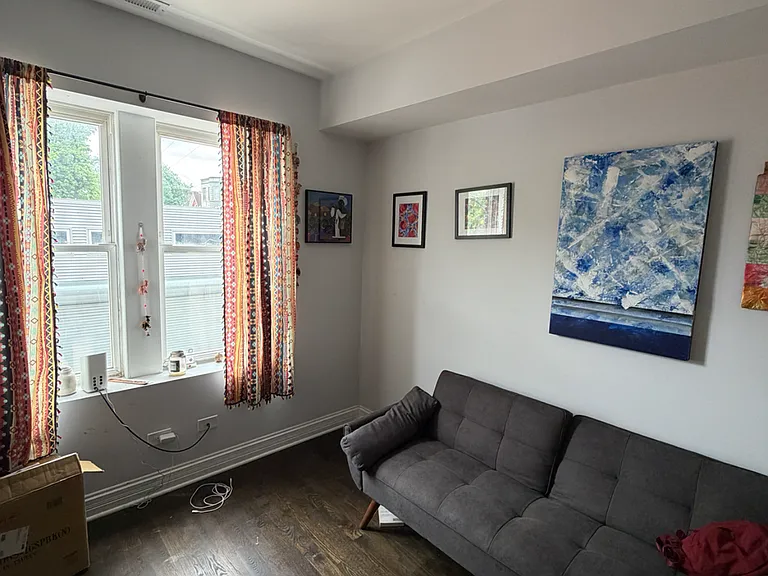 1115 N Rockwell St #1R — Photo 2