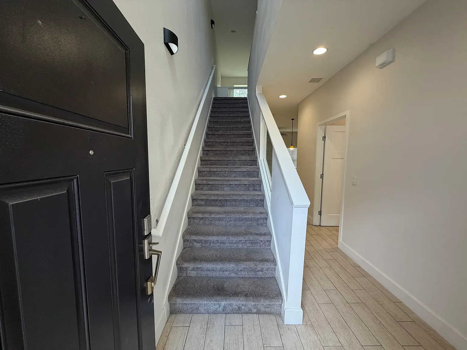 3 bed, 2.5 bath, 1548 sqft, $1,975 — Photo 3