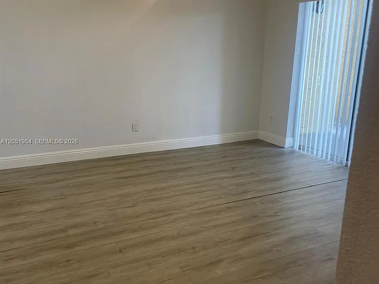 927 Riverside Dr #320 — Photo 3