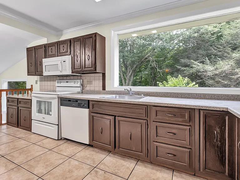21 Old Redding Rd — Photo 20