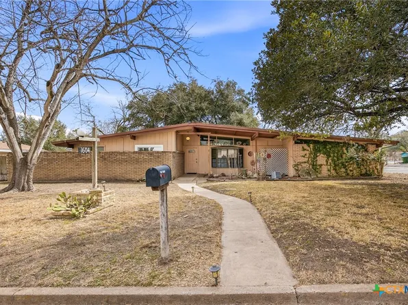 1604 Gardien St, Gonzales, TX 78629