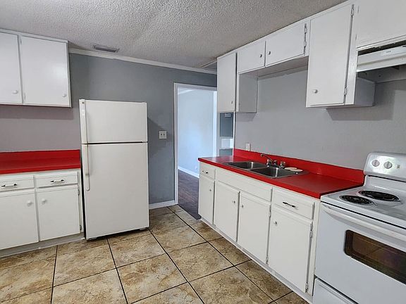 3rd image of 1124 N Brunnell Pkwy