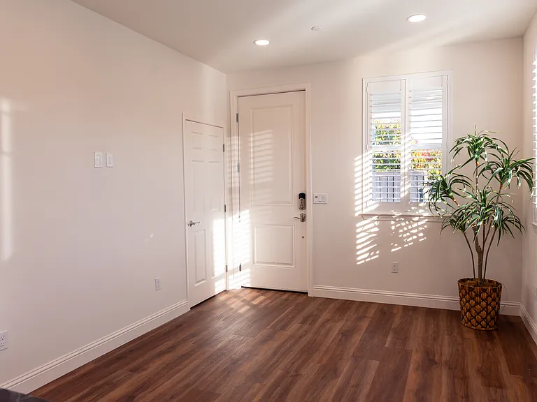 649 N Plumas Dr — Photo 6
