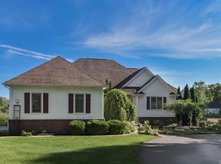 4041 Pinehurst Dr, Howell, MI