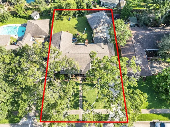 426 Shadow Creek Dr, Seabrook, TX 77586