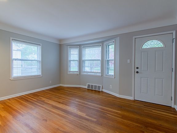 4th image of 1329 Hoffman Ave