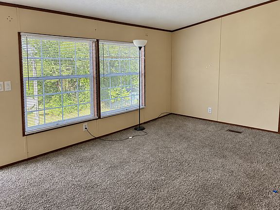 2nd image of 207 Lewis St