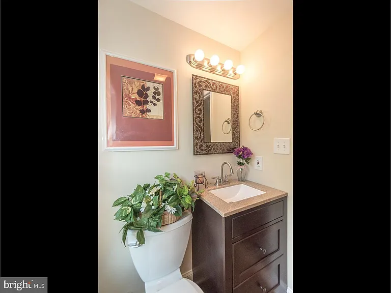 412 Norristown Rd — Photo 13