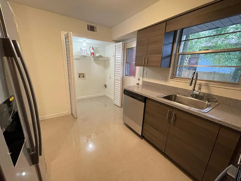 1231 SW 61st Ter #2 — Photo 5