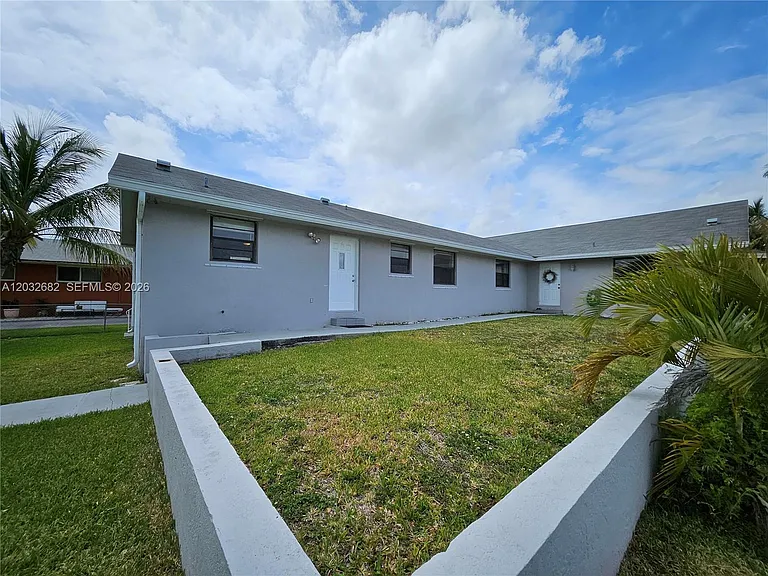 4149 SW 52nd St #1 — Photo 3