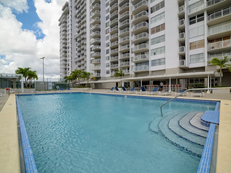 18081 Biscayne Blvd #403 — Photo 14