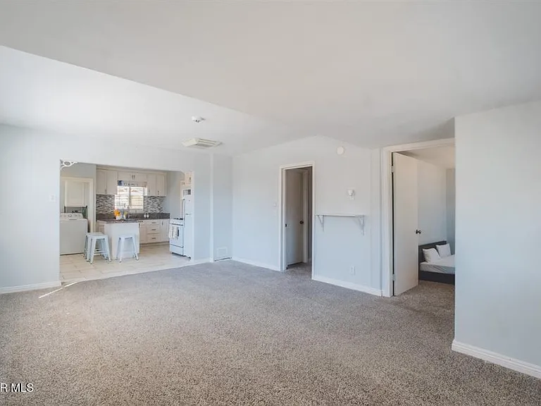 2725 Desert St #2725 — Photo 8