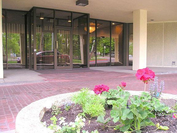 2nd image of 405 Park Dr N APT 6A