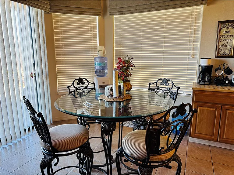 2853 Esmerelda Dr — Photo 10