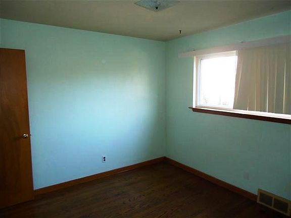 4th image of 8715 Marcella Ave