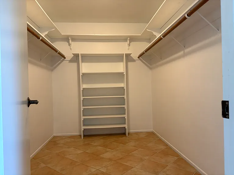 415 Wellington Dr — Photo 11